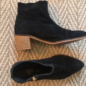 report signature booties